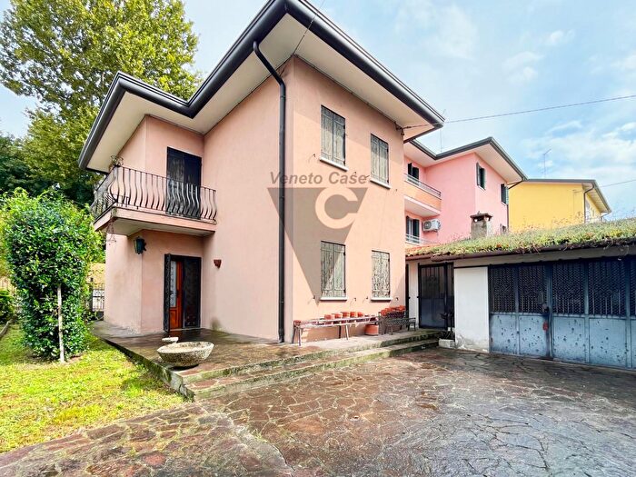Casa con 6 locali in vendita in Via Ponte, Dolo