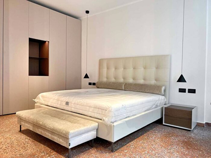 Appartamento quadrilocale in affitto in Via Santo Stefano, Santo Stefano, Bologna