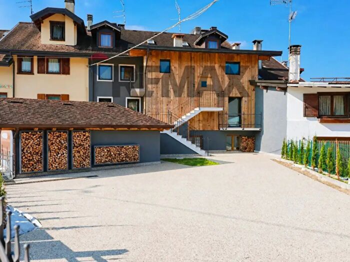 Appartamento con 8 locali in vendita in Via Rigoni di Sotto, Asiago