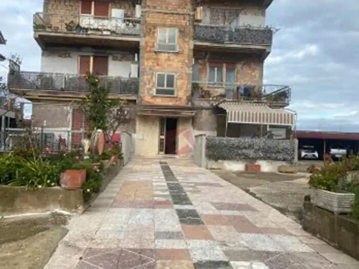 Appartamento trilocale in affitto in Via Fondachelli Fantina, Roma