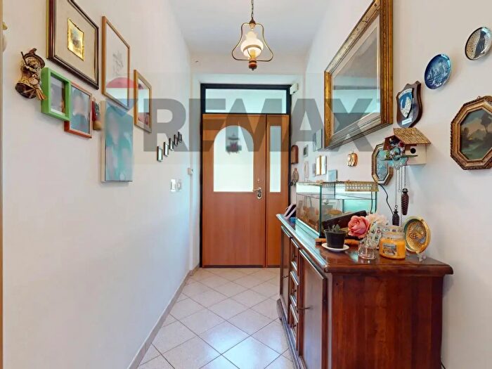 Appartamento trilocale in vendita in Via Campomorone, Genova