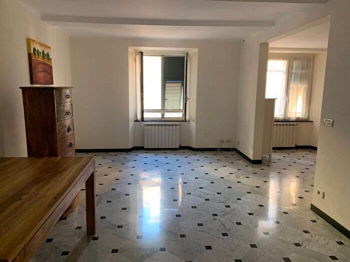 Appartamento con 5 locali in affitto in San Vincenzo, Genova