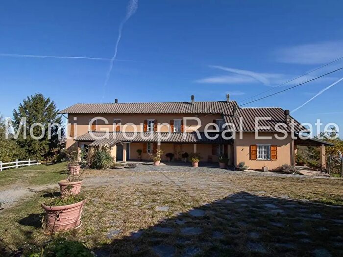 Casa con 11 locali in vendita in Quaranti