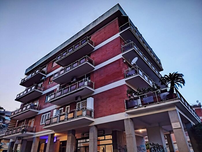 Appartamento trilocale in vendita in Via Tasso, Pomezia