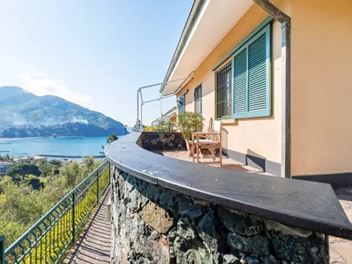 Casa con 5 locali in vendita in Bonassola