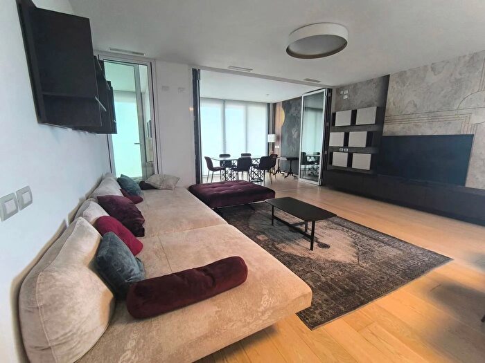 Appartamento trilocale in affitto in Viale Giorgio Ribotta, Roma