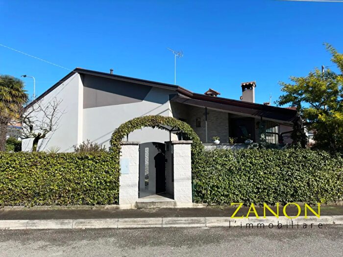 Casa con 6 locali in vendita in Via Isonzo, Cormons