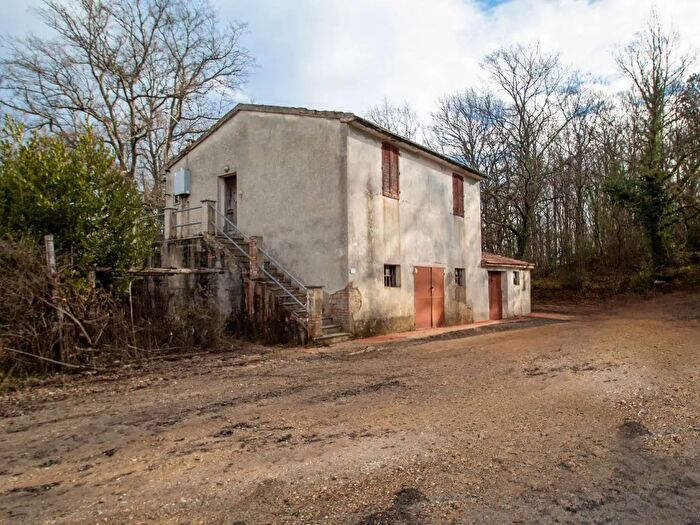 Casa con 7 locali in vendita in Chiusdino