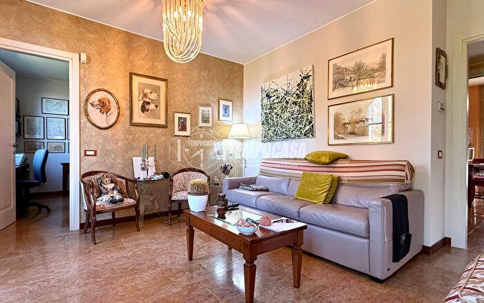 Appartamento quadrilocale in vendita in Piazza Don Angelo Limonta, Lomagna