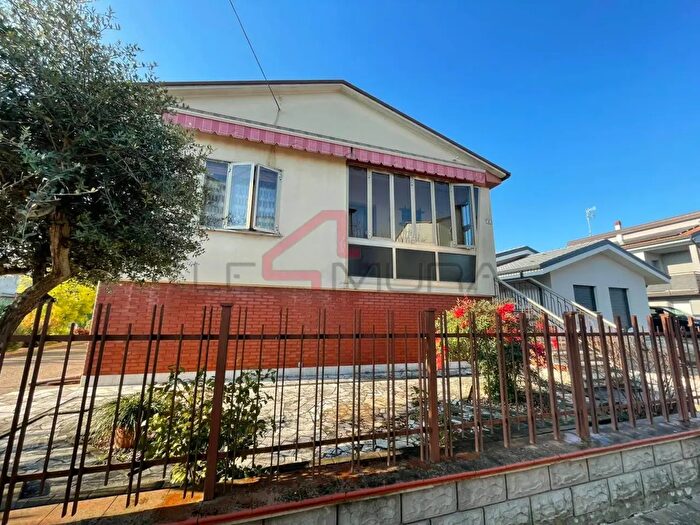 Casa con 10 locali in vendita in Nogara