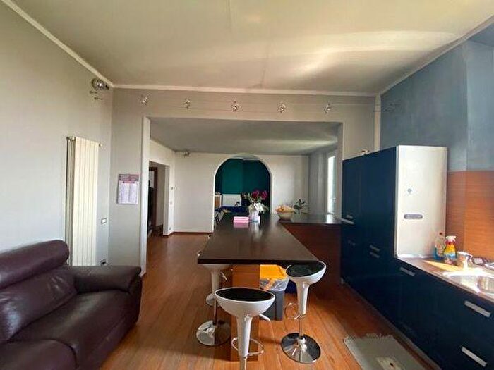 Appartamento con 6 locali in vendita in della Repubblica, Cascina