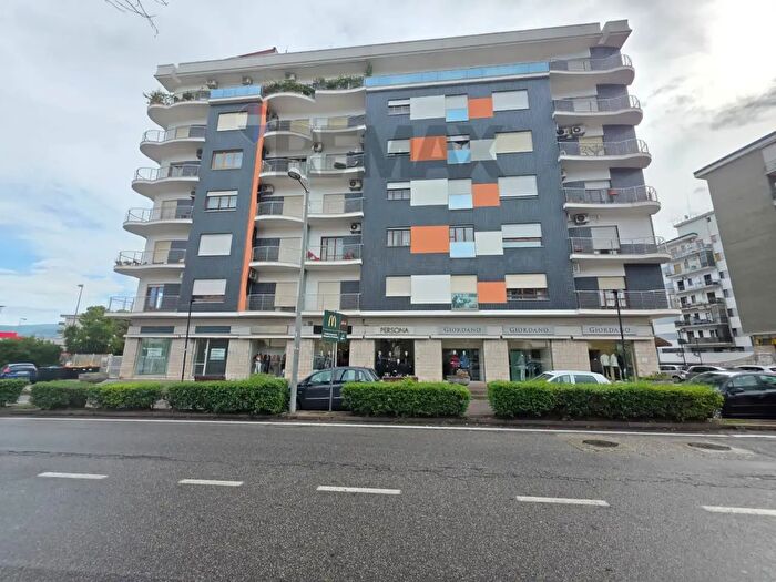 Appartamento con 7 locali in vendita in Piazzale John Fitzgerald Kennedy, Rende