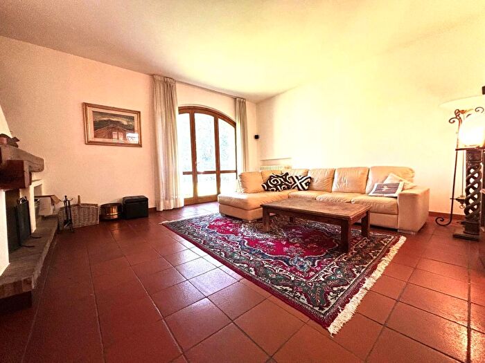 Casa con 10 locali in vendita in Empoli