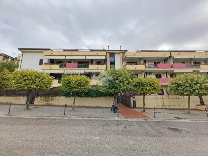 Appartamento quadrilocale in vendita in Via Lotti Leonilde, Caserta