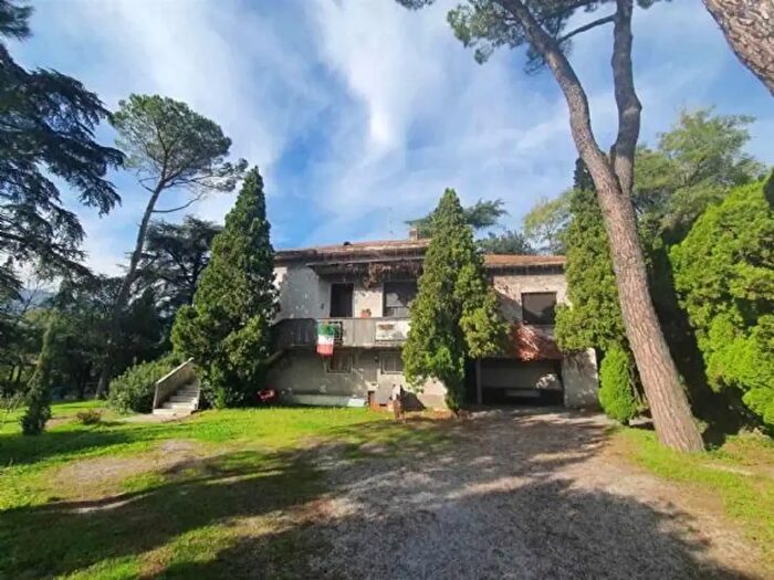 Casa con 9 locali in vendita in Calolziocorte