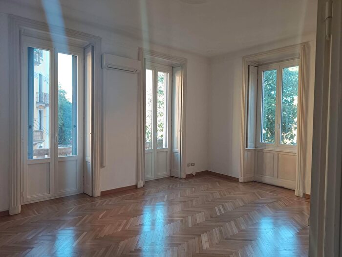 Appartamento quadrilocale in affitto in Via Spartaco, Milano