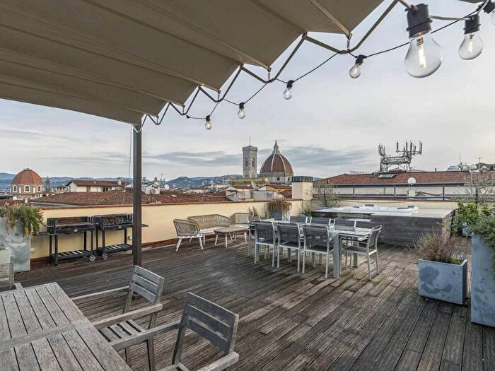 Casa con 6 locali in affitto in Piazza Strozzi, Piazza della Repubblica, Firenze