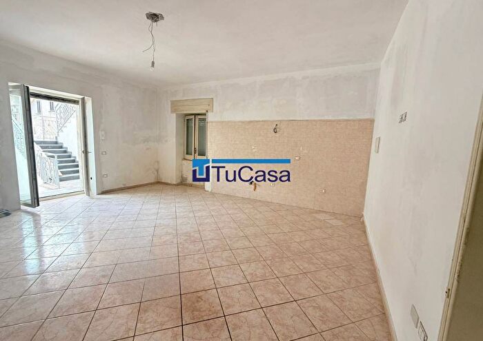 Casa trilocale in affitto in Via Firenze, TrentolaDucenta