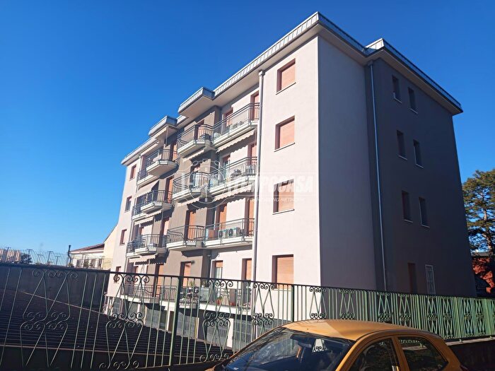 Appartamento trilocale in vendita in Via Roma, Lainate