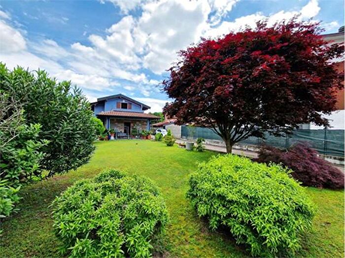 Casa con 5 locali in vendita in Via Giuseppe Garibaldi, Sangiano