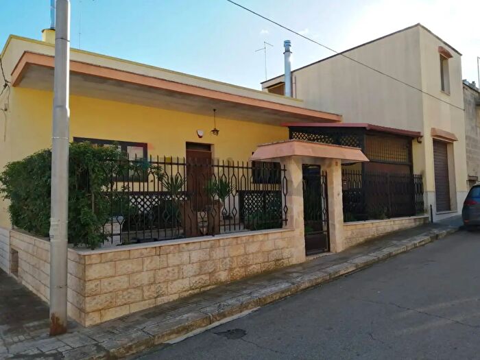 Casa quadrilocale in vendita in Via Federico Confalonieri, Carovigno