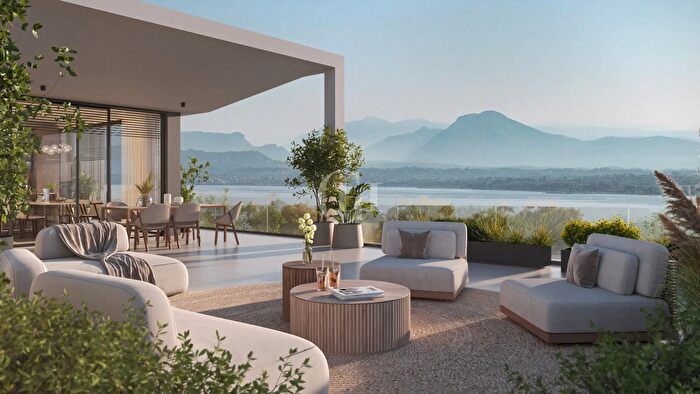 Appartamento trilocale in vendita in Desenzano Del Garda