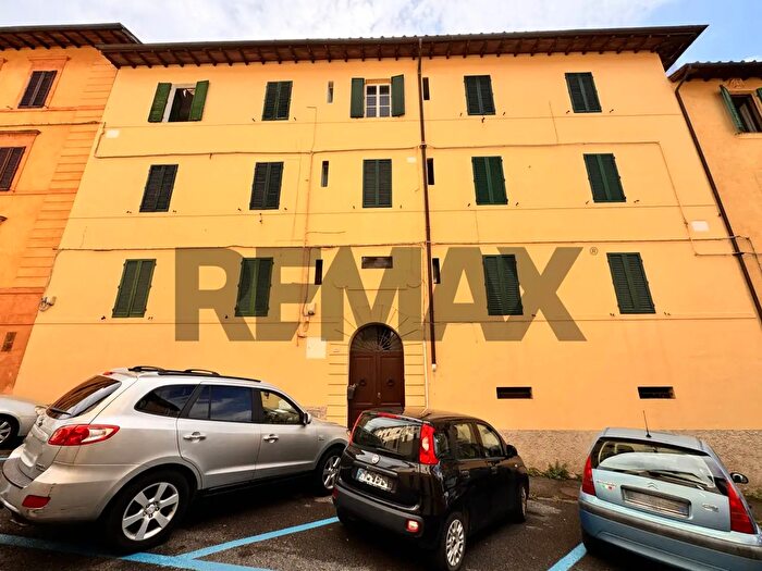Appartamento con 5 locali in vendita in Via Piave, Siena
