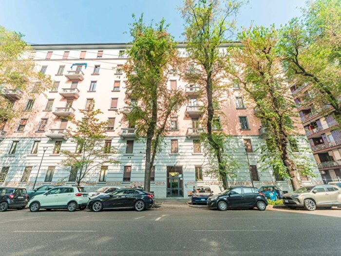 Appartamento trilocale in affitto in Via Tiziano, Pagano, Milano