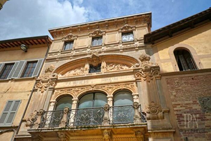 Appartamento con 6 locali in vendita in Corso Camillo Benso di Cavour d, Citta Di Castello