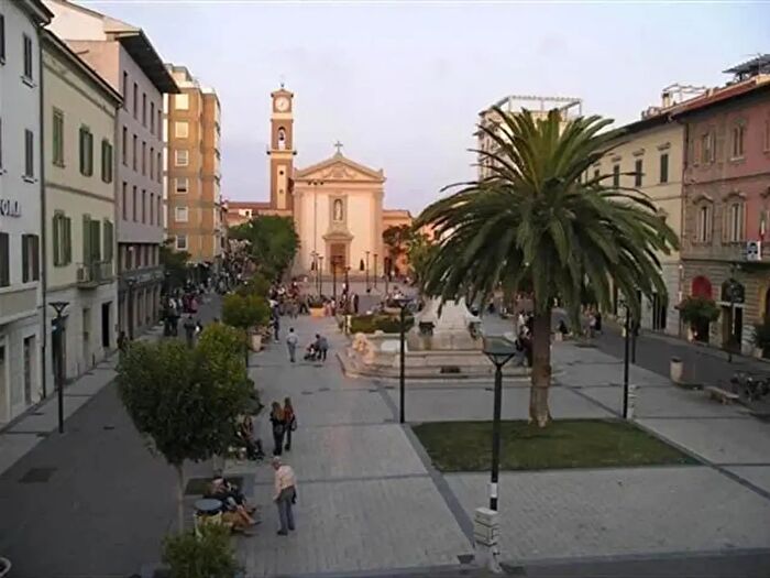 Appartamento con 5 locali in vendita in Viale Marconi, Cecina