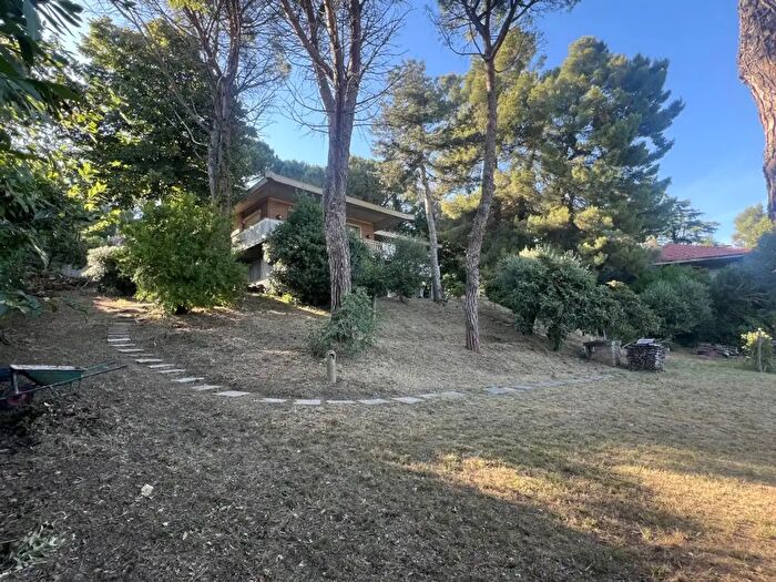 Casa con 10 locali in vendita in Via Mandrioli, Rimini