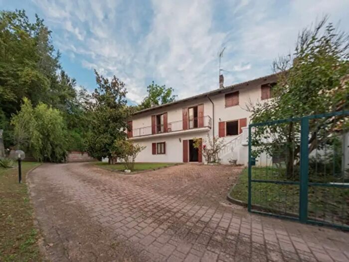 Casa con 6 locali in vendita in Frazione Valenzani, Asti