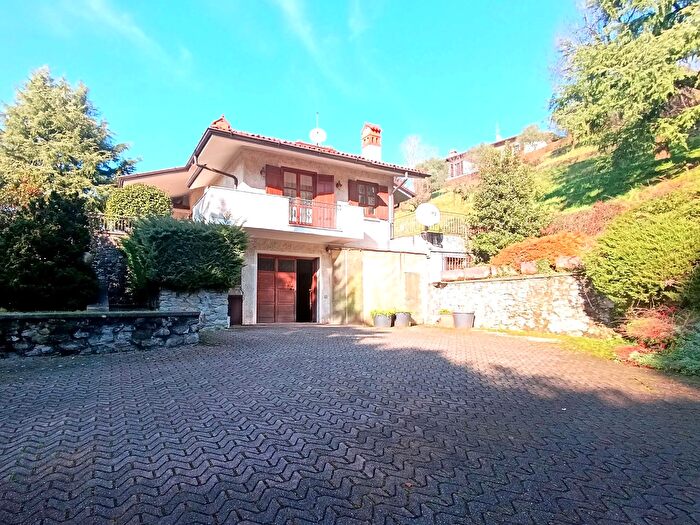 Casa con 5 locali in vendita in VI Filatoio, Ello