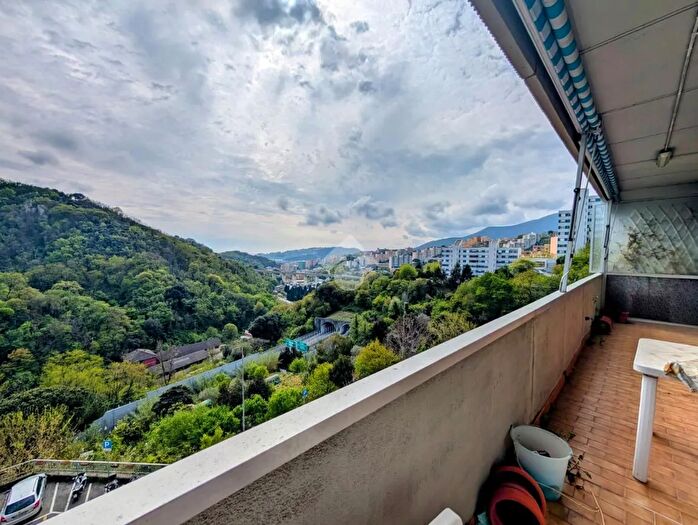 Appartamento quadrilocale in vendita in Via Enrico Fermi, Genova