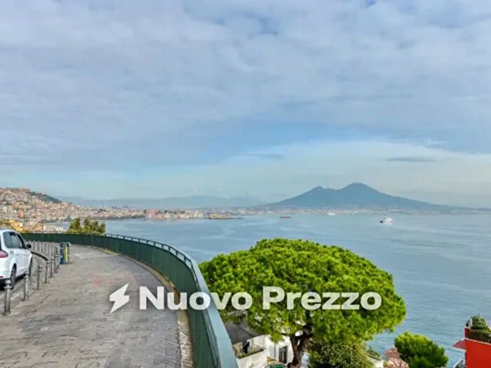 Appartamento con 5 locali in vendita in Via Tito Livio, Napoli