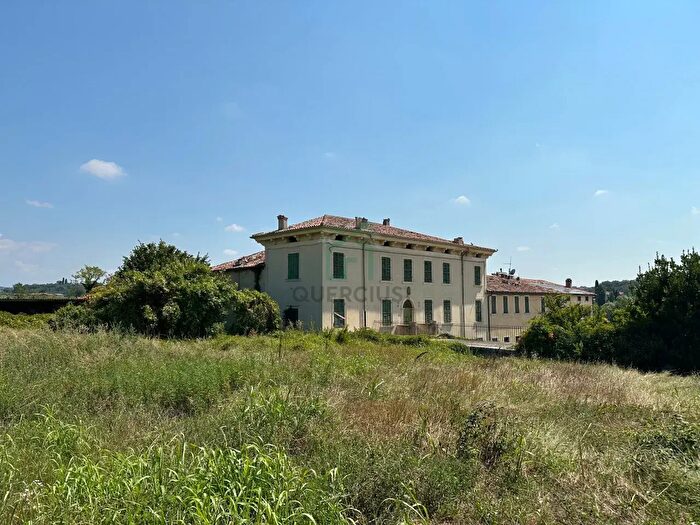 Casa con 9 locali in vendita in Via Betulla, Sona