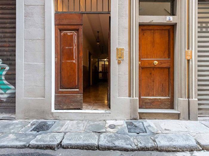 Appartamento bilocale in affitto in Via del Porcellana, Santa Maria Novella, Firenze