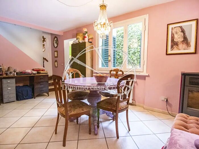 Casa quadrilocale in vendita in Prato