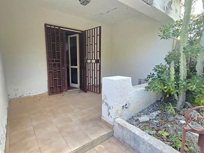 Casa con 6 locali in vendita in Rometta