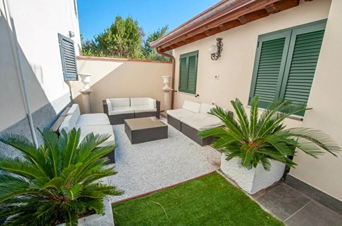 Casa quadrilocale in affitto in Forte Dei Marmi