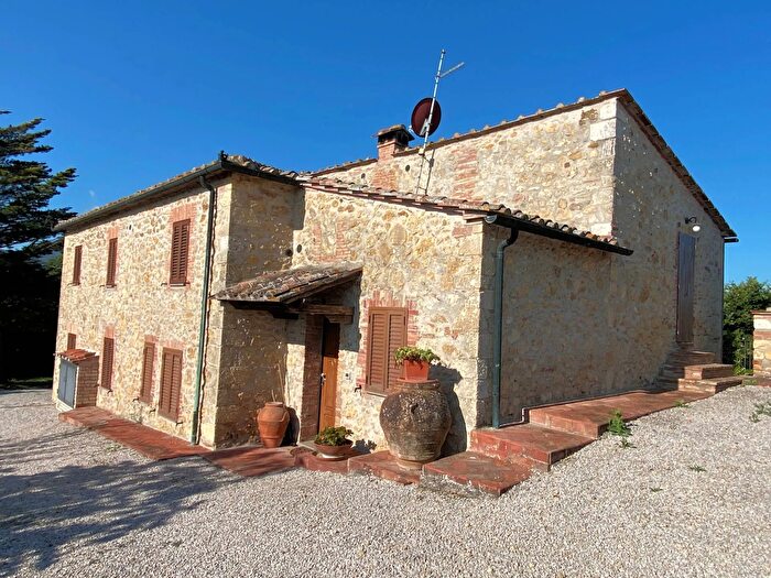 Casa quadrilocale in vendita in Castelnuovo Val Di Cecina