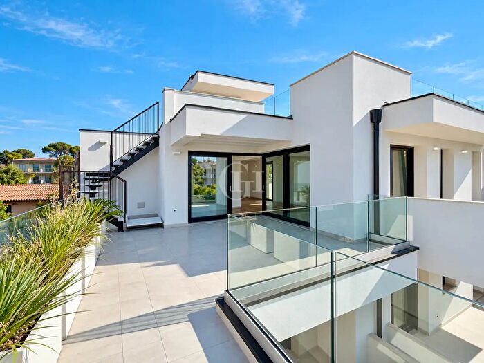Appartamento quadrilocale in vendita in Desenzano Del Garda