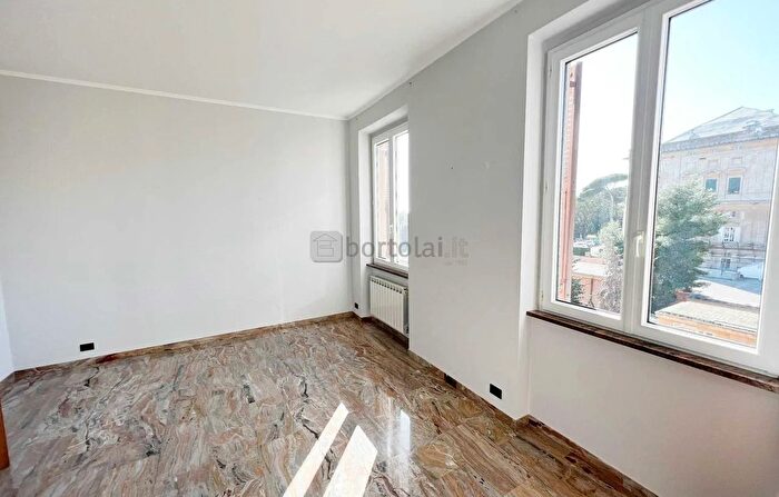 Appartamento con 6 locali in vendita in Via Montezovetto, Genova