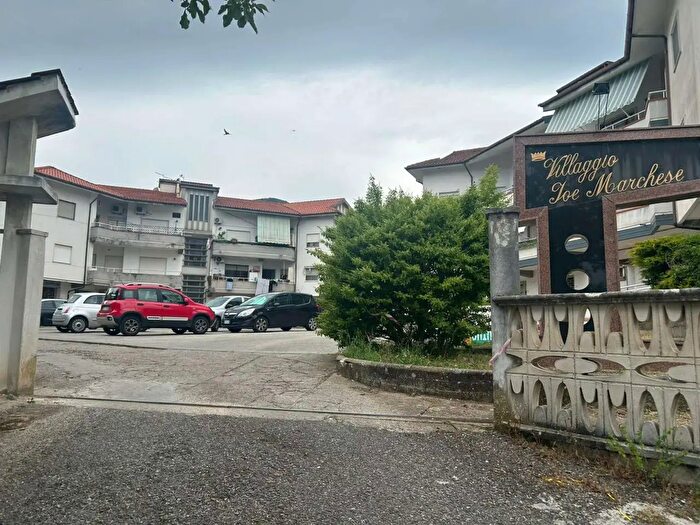 Appartamento trilocale in vendita in Via Michele Bianchi, Marano Marchesato