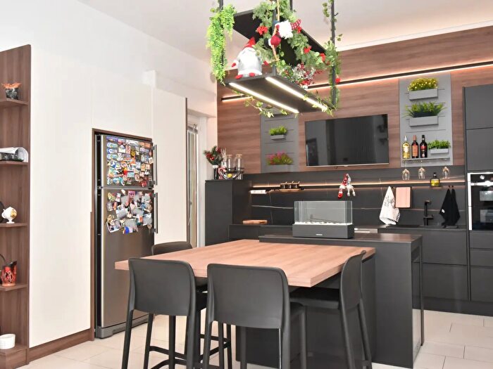 Appartamento con 8 locali in vendita in Via Raffaello, Monteroni Di Lecce