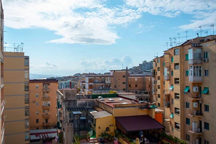 Appartamento trilocale in vendita in Via Giacinto Gigante Napoli, Napoli