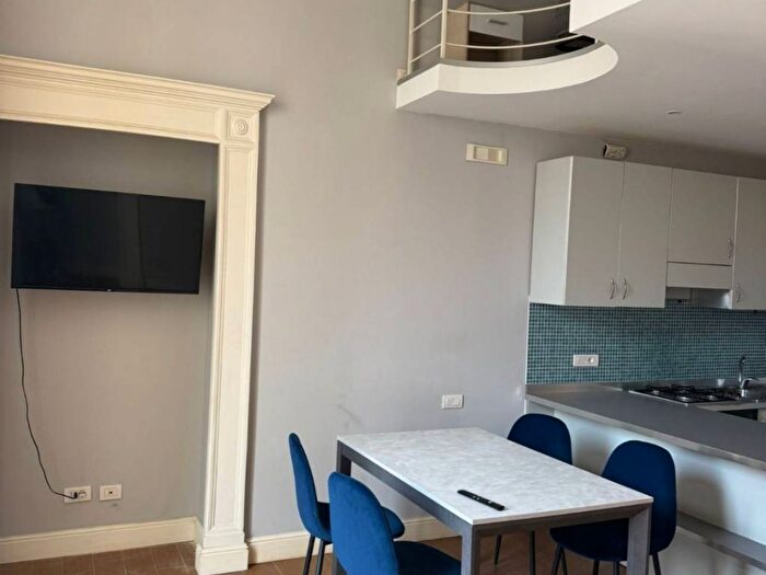 Appartamento bilocale in affitto in Via Duomo, Tribunali, Napoli
