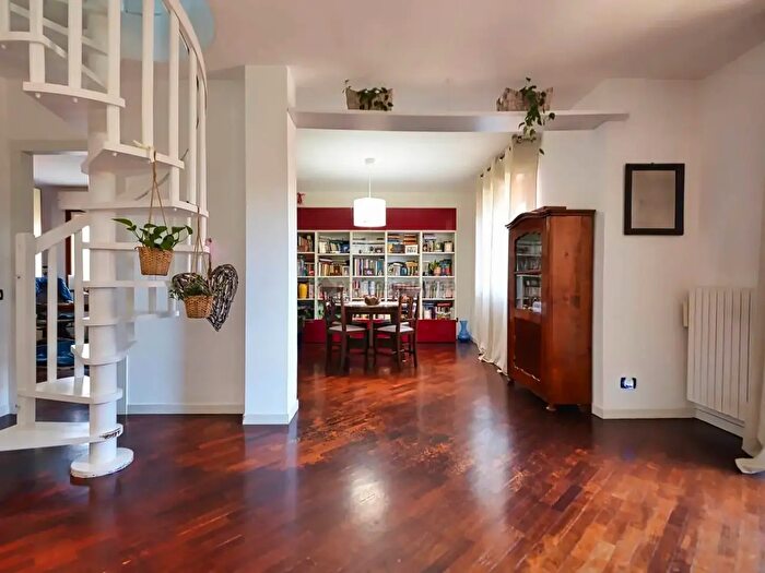 Appartamento quadrilocale in vendita in Via Trieste, Desio