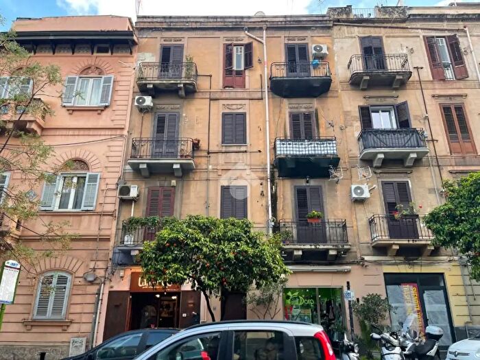 Appartamento trilocale in vendita in Corso Calatafimi, Palermo