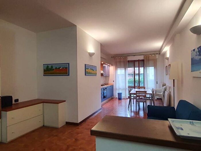 Appartamento quadrilocale in affitto in Via Magliano, Marina di Massa Centro, Massa